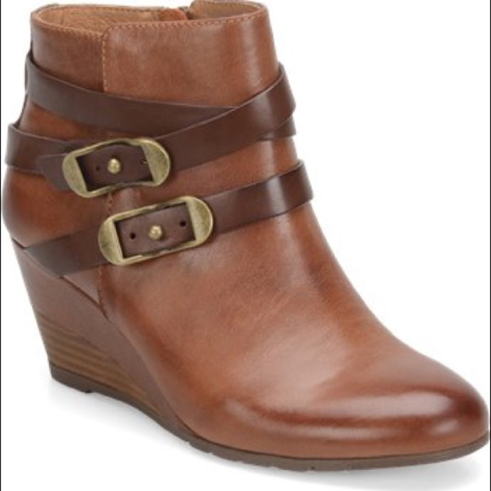 Soffft Leather wedge booties. Size 9m.
